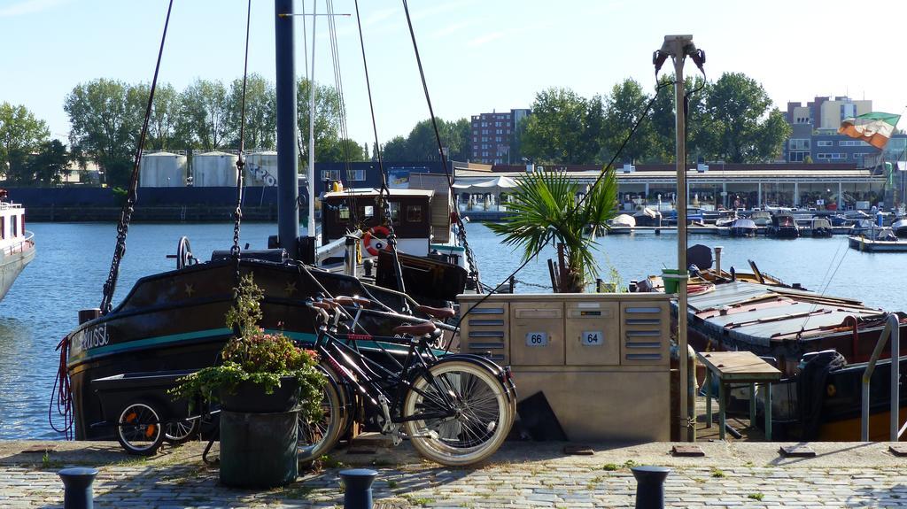 Houseboat Reussi Bed & Breakfast Amsterdam Bagian luar foto