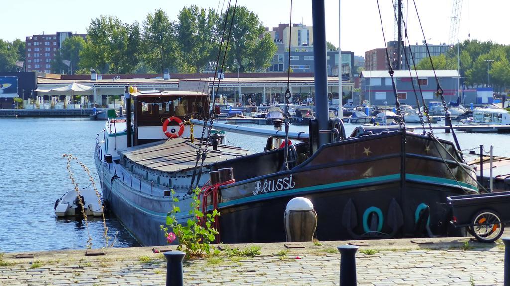 Houseboat Reussi Bed & Breakfast Amsterdam Bagian luar foto