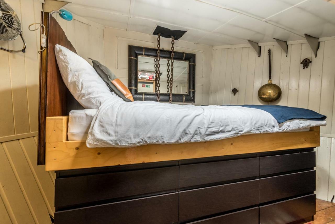 Houseboat Reussi Bed & Breakfast Amsterdam Bagian luar foto